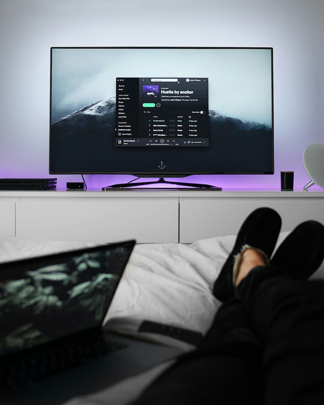 smart tv streaming on screen